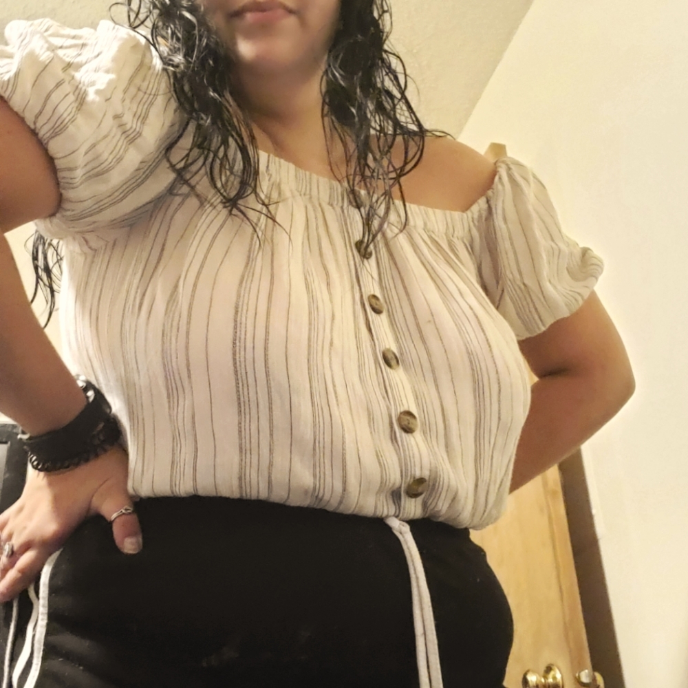 Off shoulder stripped croptop